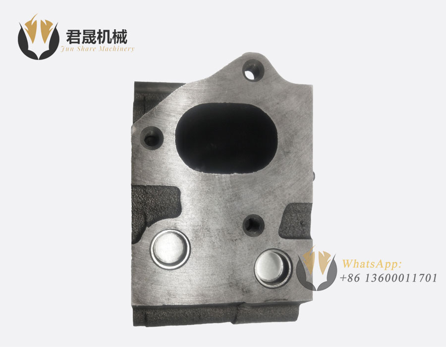 6D125-6 6151 12-1101 Cylinder Head