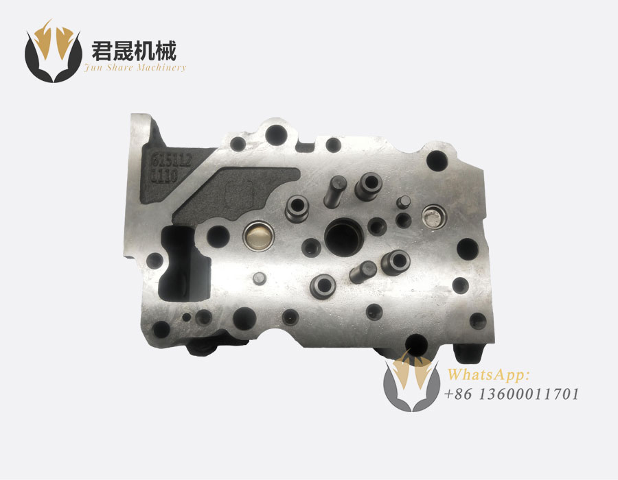 6D125-6 6151 12-1101 Cylinder Head